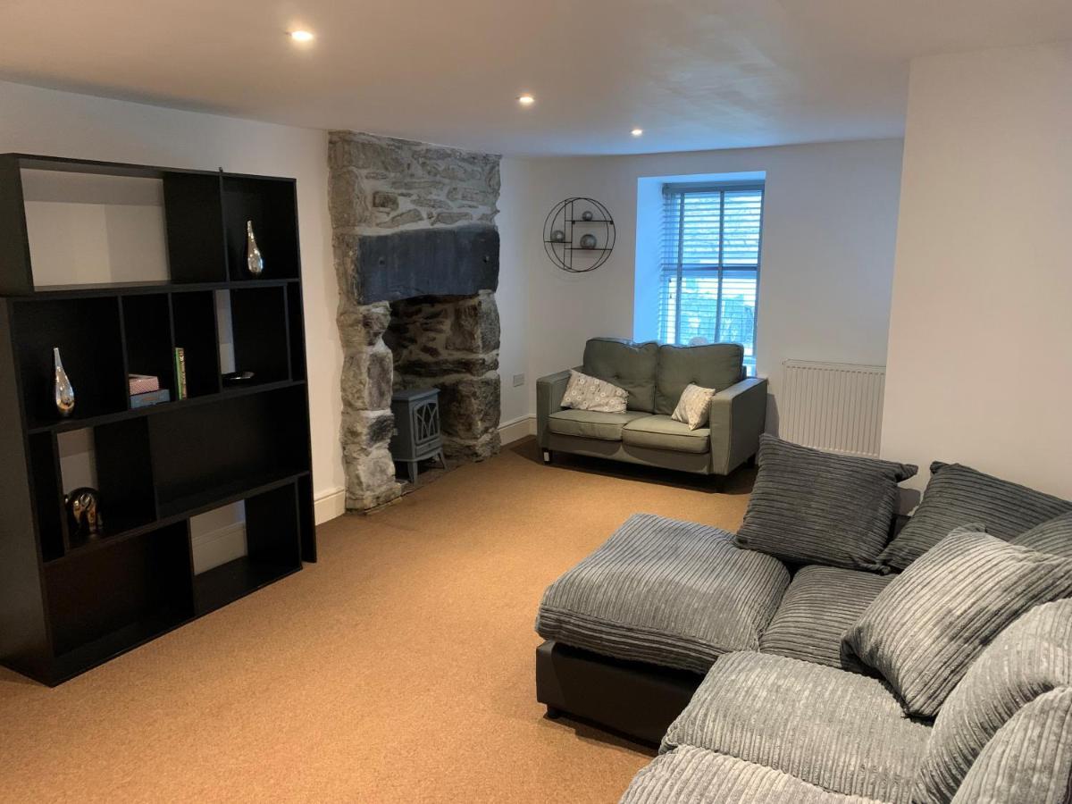 Cosy Cottage In Picturesque Snowdonia With Stunning Views Of The Moelwyn Mountains 布莱奈费斯蒂尼奥格 外观 照片