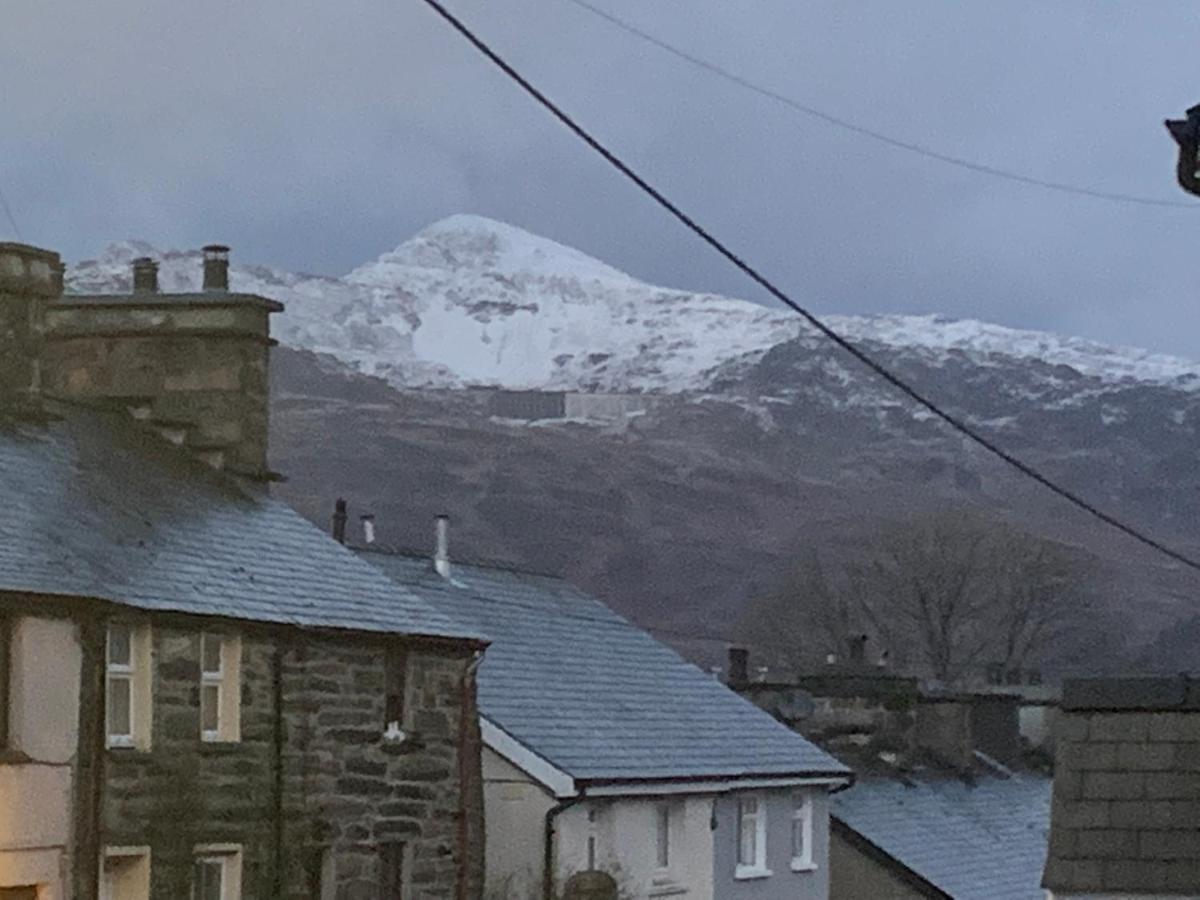 Cosy Cottage In Picturesque Snowdonia With Stunning Views Of The Moelwyn Mountains 布莱奈费斯蒂尼奥格 外观 照片